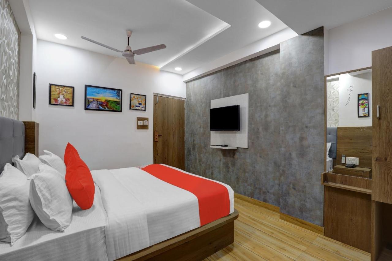 Hotel O R S Palace Ahmadabad Zewnętrze zdjęcie