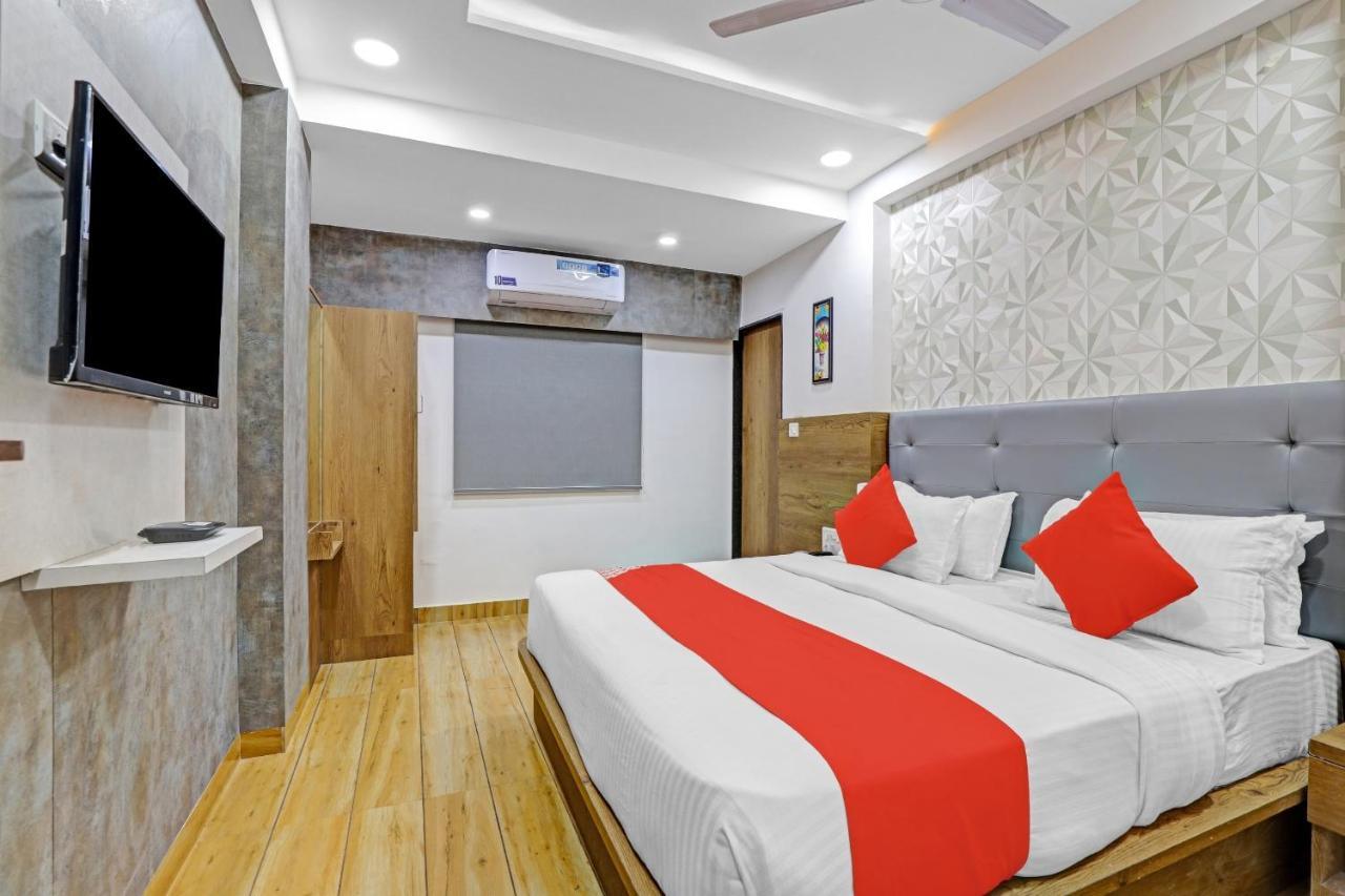 Hotel O R S Palace Ahmadabad Zewnętrze zdjęcie