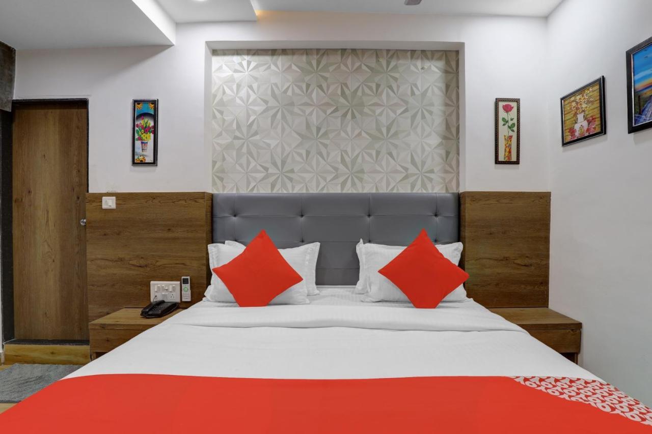 Hotel O R S Palace Ahmadabad Zewnętrze zdjęcie