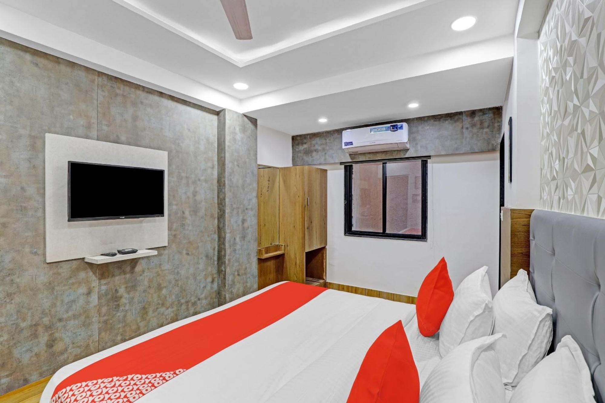 Hotel O R S Palace Ahmadabad Zewnętrze zdjęcie